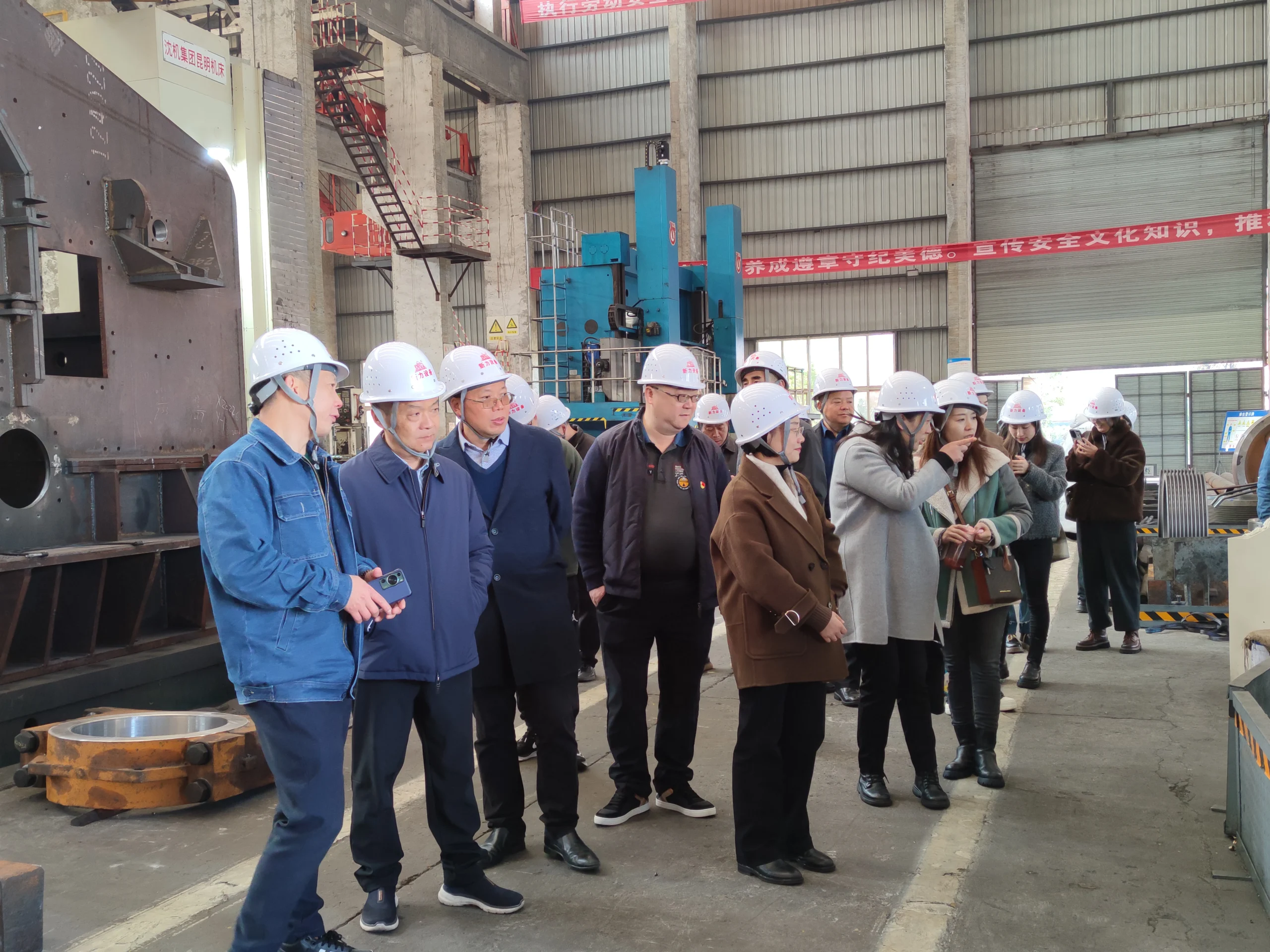 Партийные ячейки Аппарата Отдела единого фронта района Синьду и Федерации промышленности111 (1)