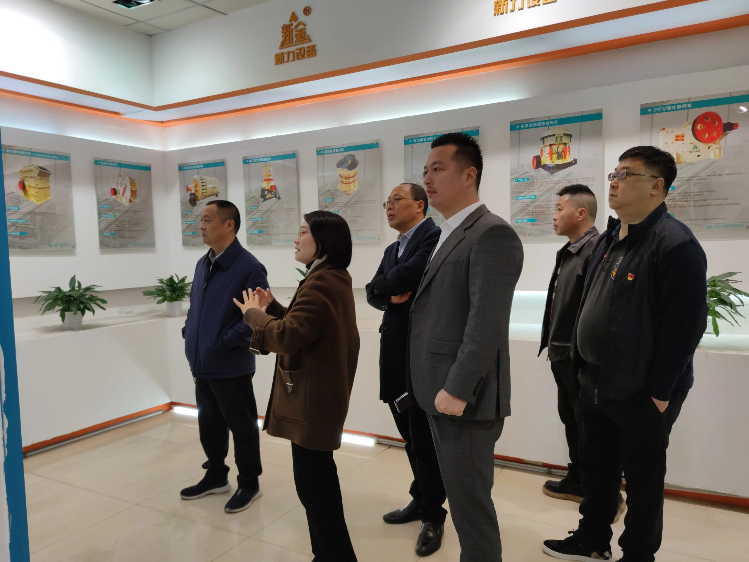 Партийные ячейки Аппарата Отдела единого фронта района Синьду и Федерации промышленности111 (2)