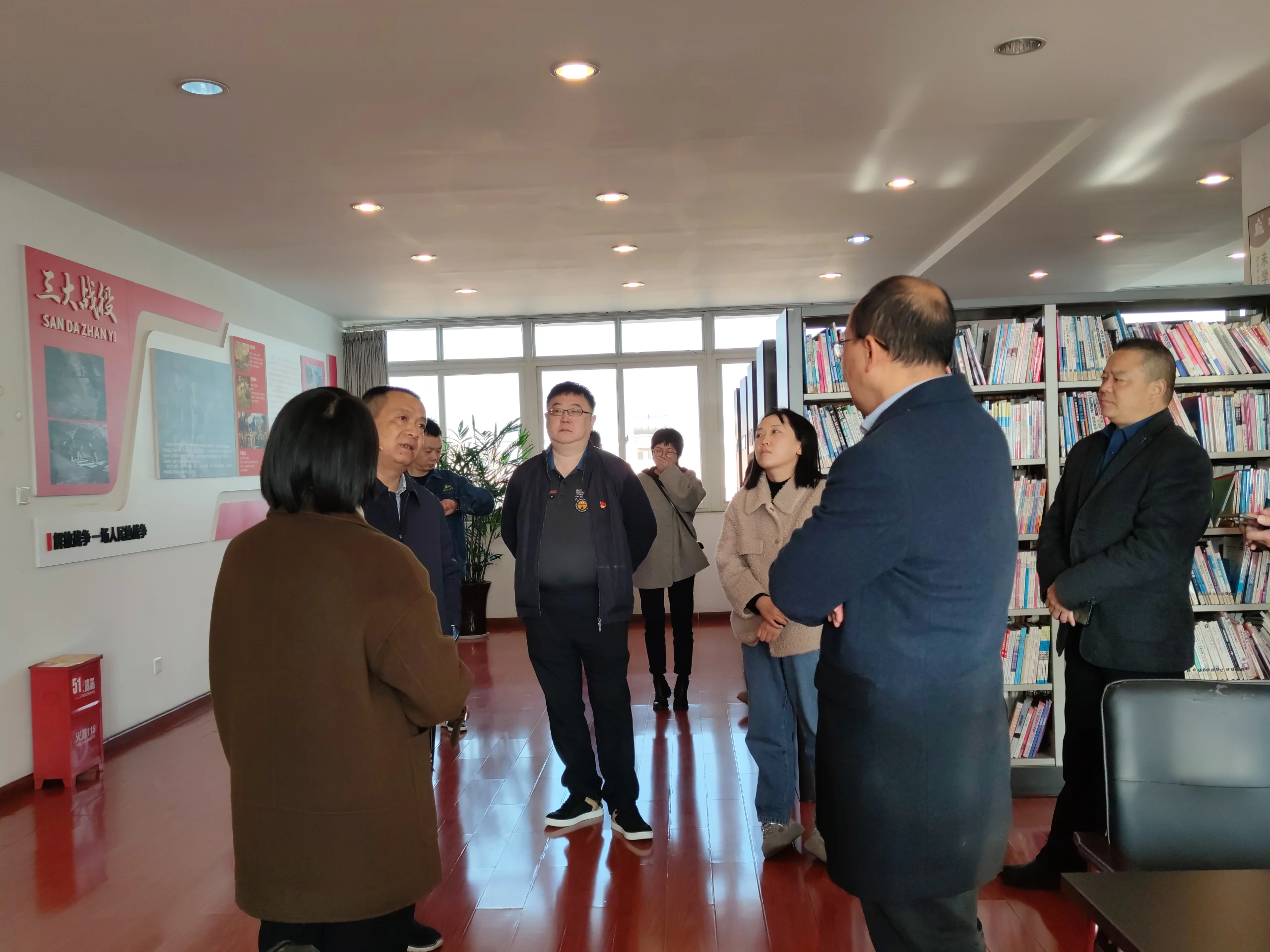 Партийные ячейки Аппарата Отдела единого фронта района Синьду и Федерации промышленности111 (3)