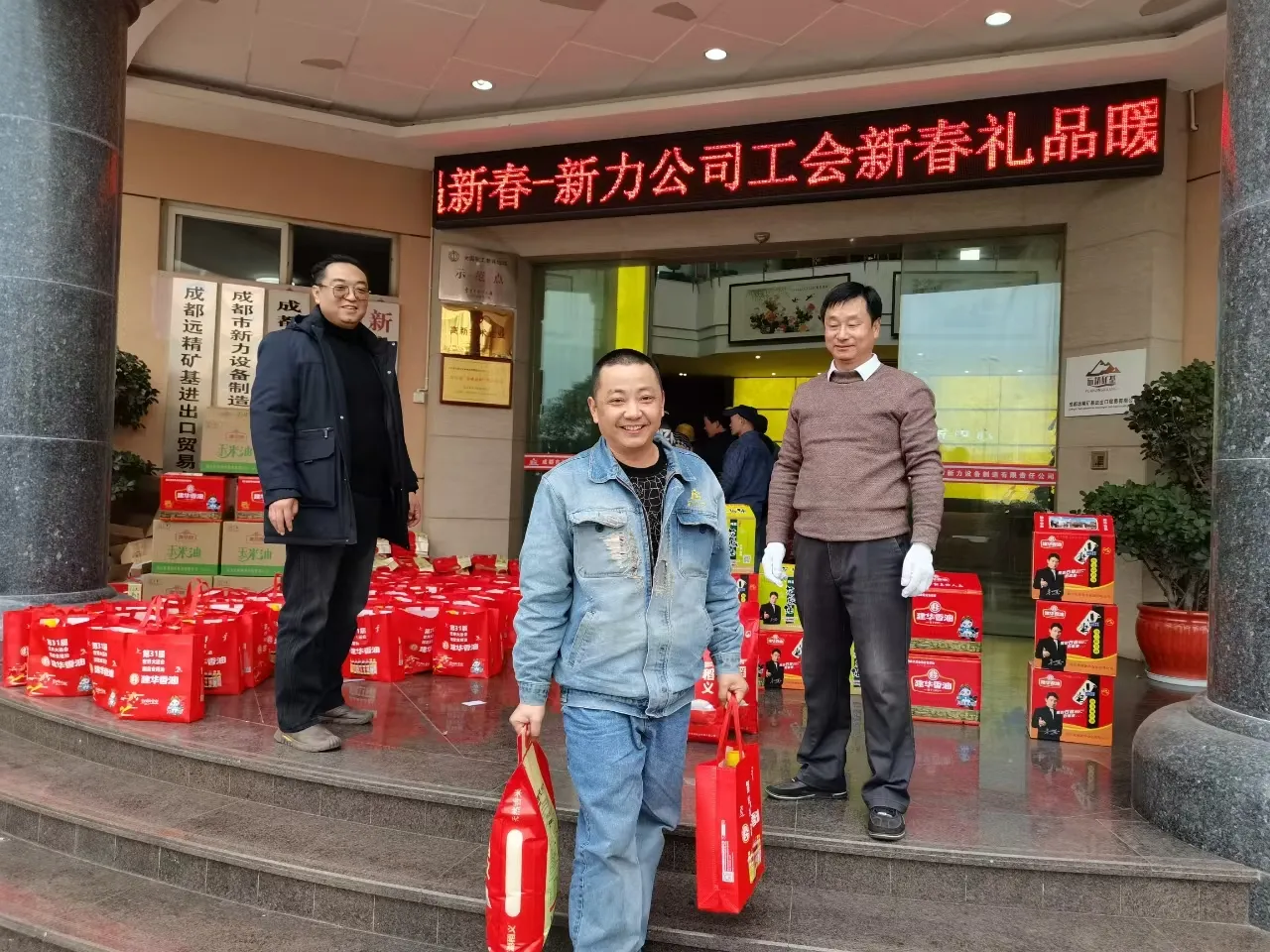 Под покровительством Змеи — к новым свершениям и блестящему будущему Новогодний праздничный вечер111 (1)