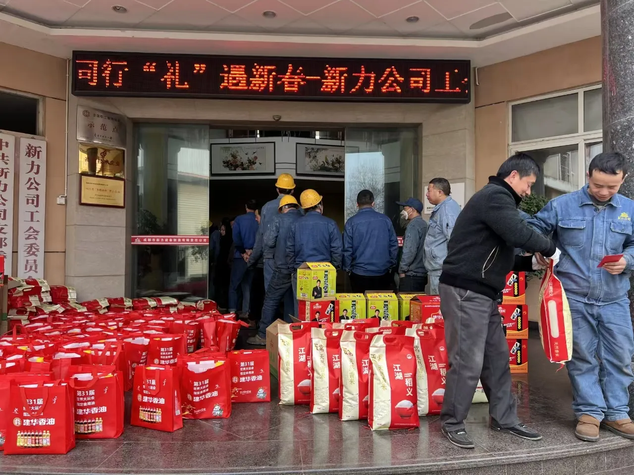 Под покровительством Змеи — к новым свершениям и блестящему будущему Новогодний праздничный вечер111 (3)