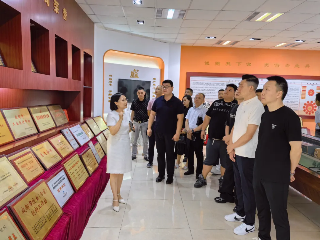 【Деловой обмен】 Чэнду-Ланчжунская торговая палата организовала визит и исследование предприятия председателя111 (1)